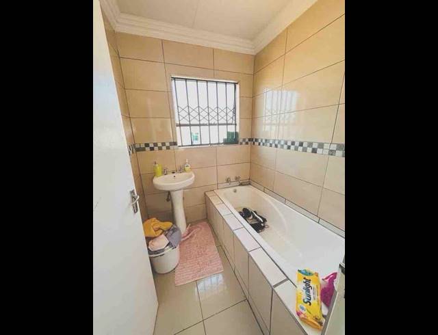 3 BEDROOM HOUSE FOR SALE IN BRAM FISCHERVILLE